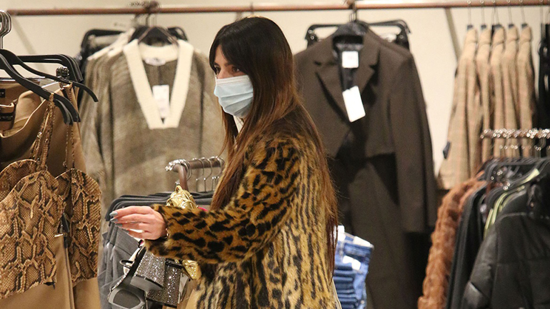 Mας άρεσε πολύ το παλτό με animal print μοτίβο της Ηλιάνας Παπαγεωργίου