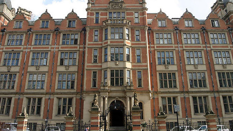 Το να είσαι έξυπνος και εργατικός δεν αρκεί για να επιτύχεις, σύμφωνα με τη διευθύντρια του London School of Economics