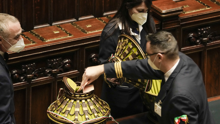 Ιταλία: Ξεκίνησε η έβδομη ψηφοφορία για την εκλογή του νέου προέδρου της Δημοκρατίας – «Αποδυναμώθηκε» η Μπελόνι Ιταλία: Ξεκίνησε η έβδομη ψηφοφορία για την εκλογή του νέου προέδρου της Δημοκρατίας – «Αποδυναμώθηκε» η Μπελόνι