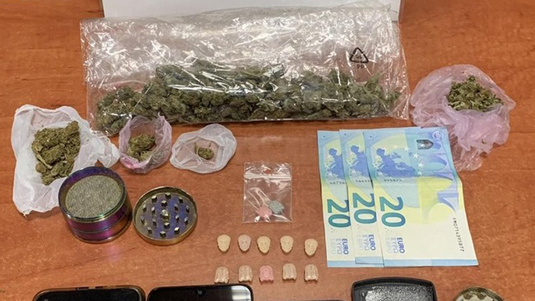 Δύο συλλήψεις για ναρκωτικά με τη συνδρομή του σκύλου «Μπόμπερ»