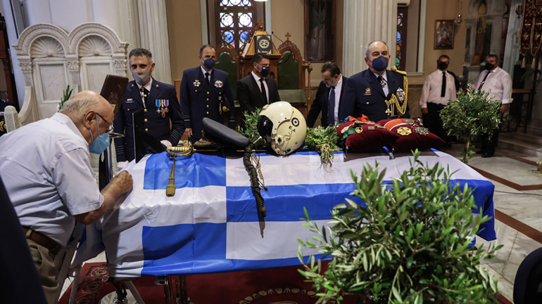 Ηράκλειο: Το τελευταίο «αντίο» στον Δημήτρη Αποστολάκη