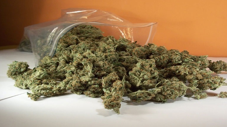 Σύλληψη δύο ατόμων για ναρκωτικά στην Αθήνα