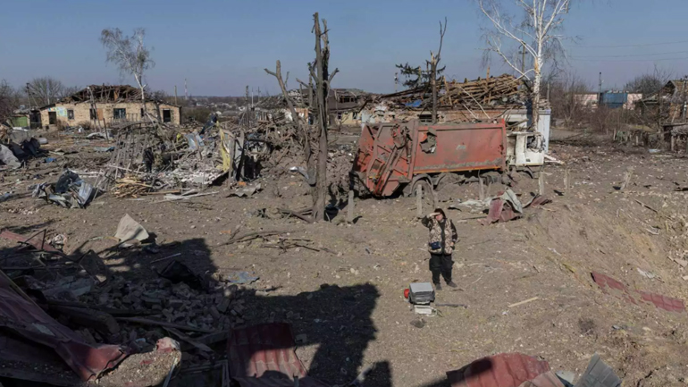 Χιλιάδες άνθρωποι εγκαταλείπουν την Μπορισπίλ, σύμφωνα με τον δήμαρχό της