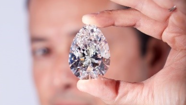 Ελβετία: Ο “Βράχος” θα γίνει το μεγαλύτερο λευκό διαμάντι που έχει δημοπρατηθεί ποτέ