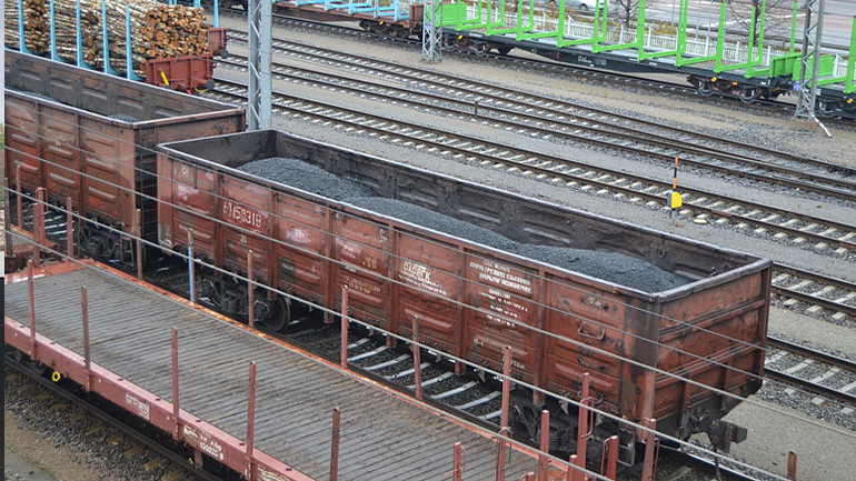 Πλοίο με φορτίο ρωσικού άνθρακα έδεσε στο Ισπανικό λιμάνι της Χιχόν