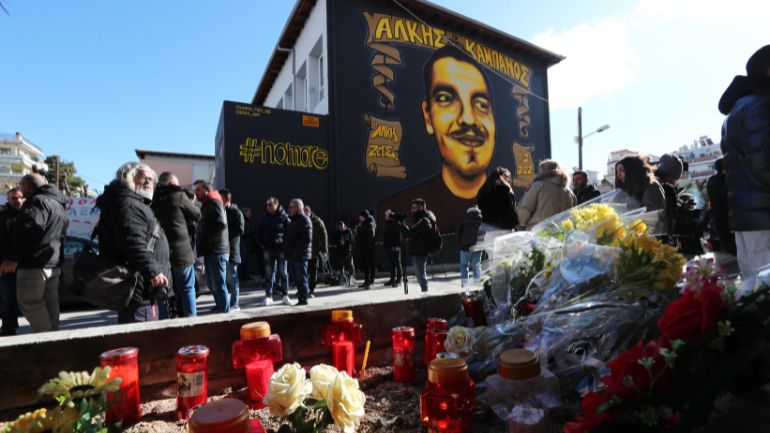 Δίκη Καμπανού: Ξέσπασε η μητέρα του – «Το δικό μου το παιδί δεν μπορεί να πάρει πτυχίο»