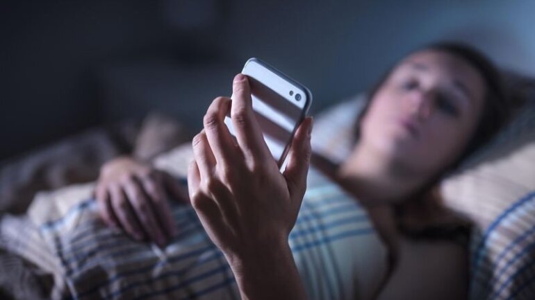 Πώς επηρεάζεται ο εγκέφαλος των παιδιών που τσεκάρουν συνεχώς τα μέσα κοινωνικής δικτύωσης