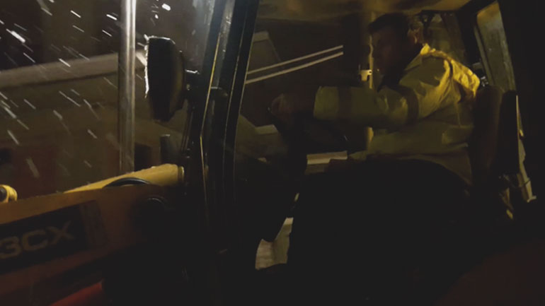 Ο Γκλέτσος ανέβηκε σε εκχιονιστικό για να αντιμετωπίσει τη «Σοφία»