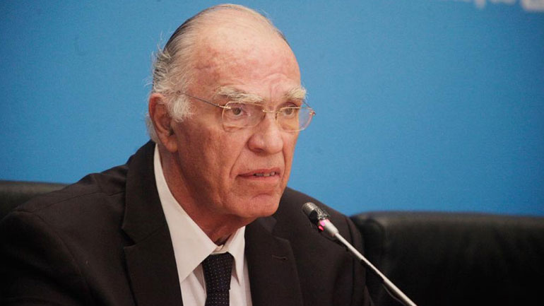 Β. Λεβέντης: Ο Τσίπρας υπογράφει τα πάντα για να παραμείνει στην εξουσία