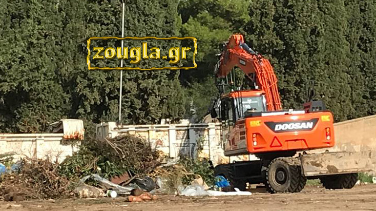 Αντιδράσεις στη Βουλιαγμένη για τη δημιουργία  «χωματερής» δίπλα στο νεκροταφείο – Τι ισχύει