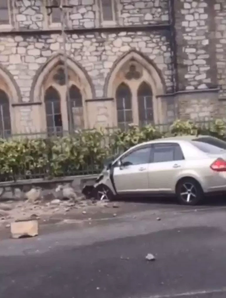 Αυτοκίνητο υπέστη υλικές ζημιές έπειτα από την κατάρρευση εκκλησίας στο Τρινιντάντ