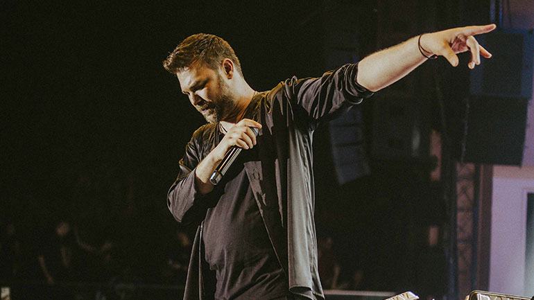 Εκρηκτική και sold out πρεμιέρα για τον Γιώργο Σαμπάνη στη Θεσσαλονίκη Εκρηκτική και sold out πρεμιέρα για τον Γιώργο Σαμπάνη στη Θεσσαλονίκη