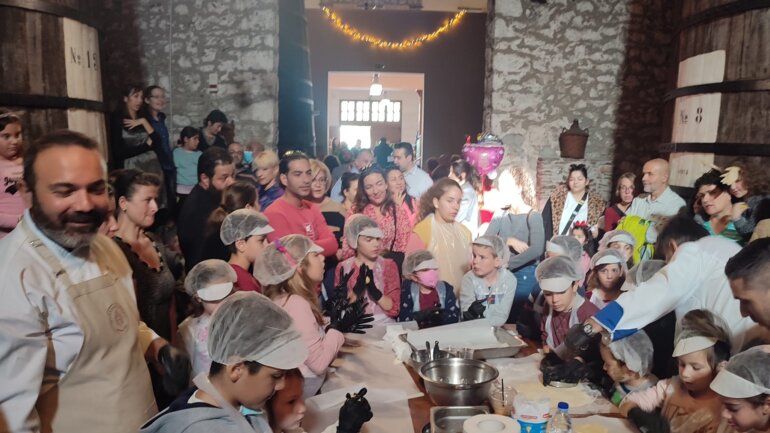 Μαγειρεύοντας σαμιώτικα με μικρούς και μεγάλους σεφ