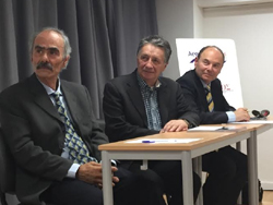 Ο Π. Ζωγράφος, ο αντιπρόεδρος της Ένωσης Φυσικών Παναγιώτης Φιλντίσης και ο ηλεκτρολόγος μηχανικός Κατσίπης Μιχάλης