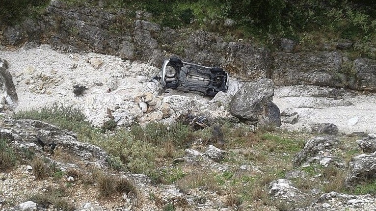 Βοιωτία: Νεκρός οδηγός αγροτικού που έπεσε σε γκρεμό