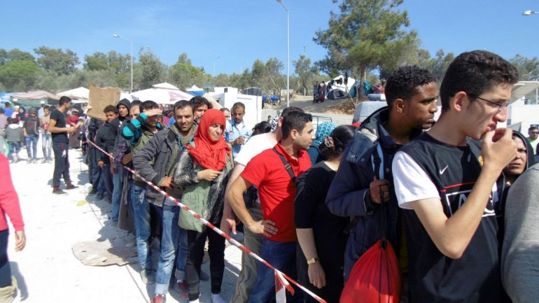 Κομισιόν: Δεν είναι μόνιμες οι 50.000 θέσεις φιλοξενίας προσφύγων στην Ελλάδα