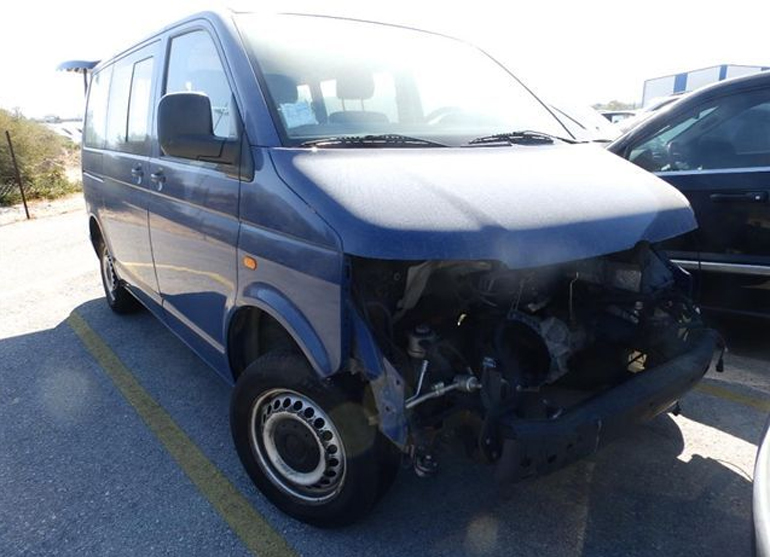 Ακόμα και... τρακαρισμένο θα βρείτε στη λίστα με τα προς διάθεση VW Transporter...