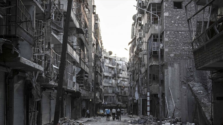 Συρία: Τουλάχιστον 40 νεκροί από επίθεση με ρουκέτες σε προάστιο της Δαμασκού