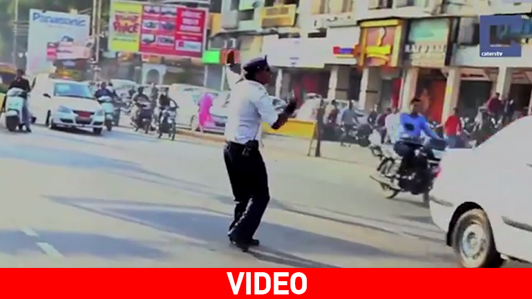 Tροχονόμος με κινήσεις αλά… Μichael Jackson