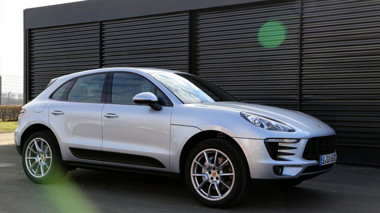 Η Porsche ανακαλεί 60.000 οχήματα