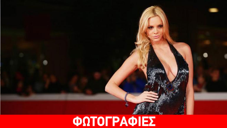 Στο κόκκινο χαλί η Ρία Αντωνίου αναστατώνει τους Ιταλούς