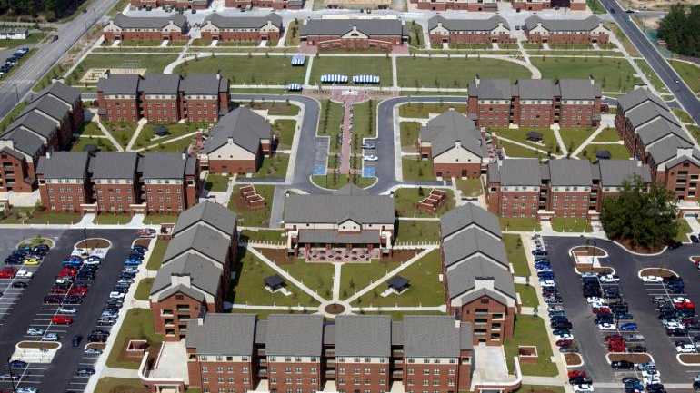 Μασκαράς σήκωσε στο πόδι στρατιωτική βάση στις ΗΠΑ