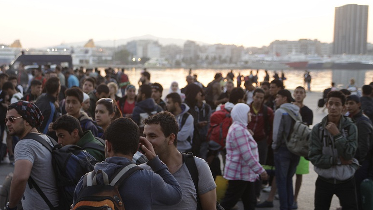 Πάνω από 5.000 πρόσφυγες έφτασαν την Κυριακή στο λιμάνι του Πειραιά