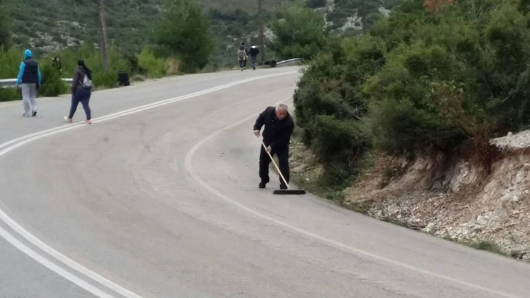 Ο Μιχάλης Ευθυμίου επί το έργον...