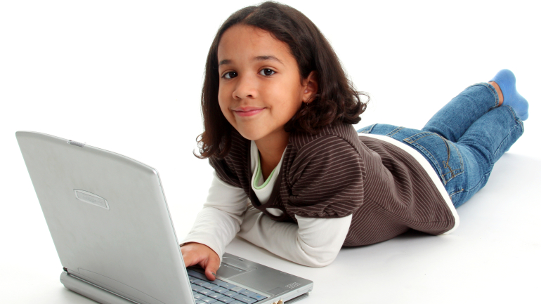 Μεγάλη ανησυχία γονέων στην Ευρώπη για την ασφάλεια των παιδιών στο Διαδίκτυο