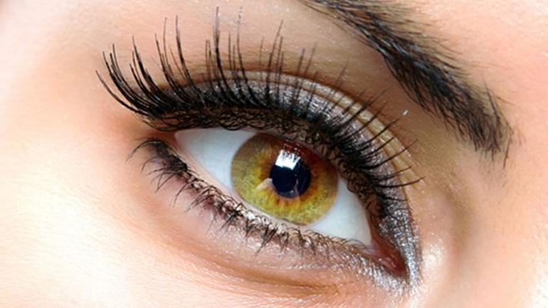 Τι μπορούν να προκαλέσουν οι ψεύτικες βλεφαρίδες;