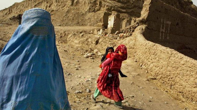 Αφγανιστάν: Νεαρή λιθοβολήθηκε μέχρι θανάτου κατηγορούμενη για μοιχεία Αφγανιστάν: Νεαρή λιθοβολήθηκε μέχρι θανάτου κατηγορούμενη για μοιχεία