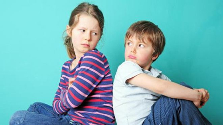 Βοηθήστε τα αδέλφια να τα πάνε καλά μεταξύ τους