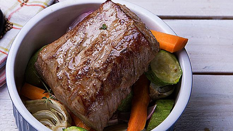 Φιλέτο ψητό με λαχανικά και δεντρολίβανο