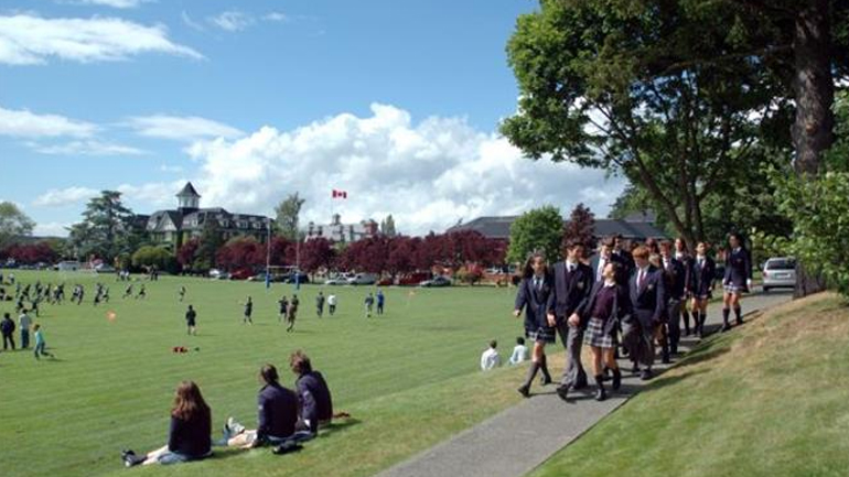 Φαρσέρ έκλεισαν 40 σχολεία στον Καναδά