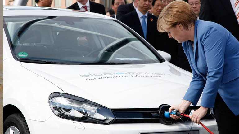 Η Μέρκελ καλεί τη VW να ακολουθήσει τον δρόμο της πλήρους διαφάνειας