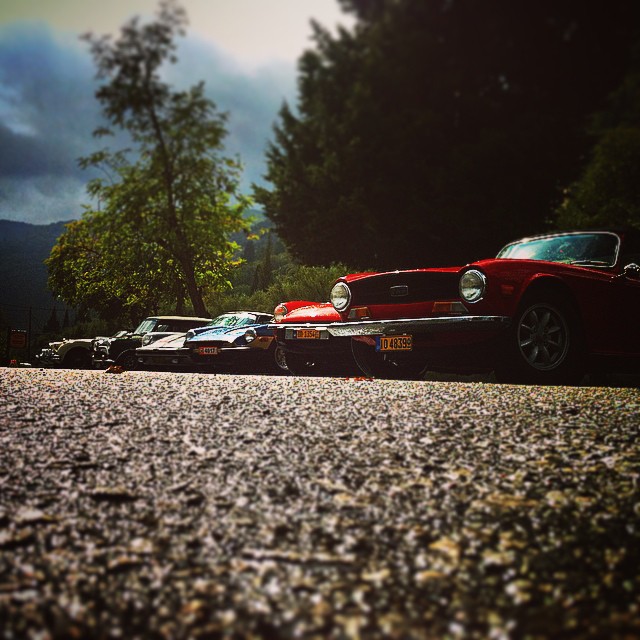 Στον αγώνα συμμετείχαν κλασικά οχήματα...