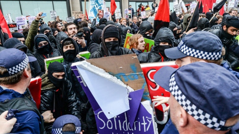 Βρετανία: Επεισοδιακή διαδήλωση φοιτητών στους δρόμους του Λονδίνου