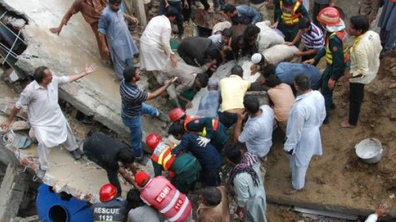 Πακιστάν:  Δέκα νεκροί και πολλοί εγκλωβισμένοι από κατάρρευση εργοστασίου