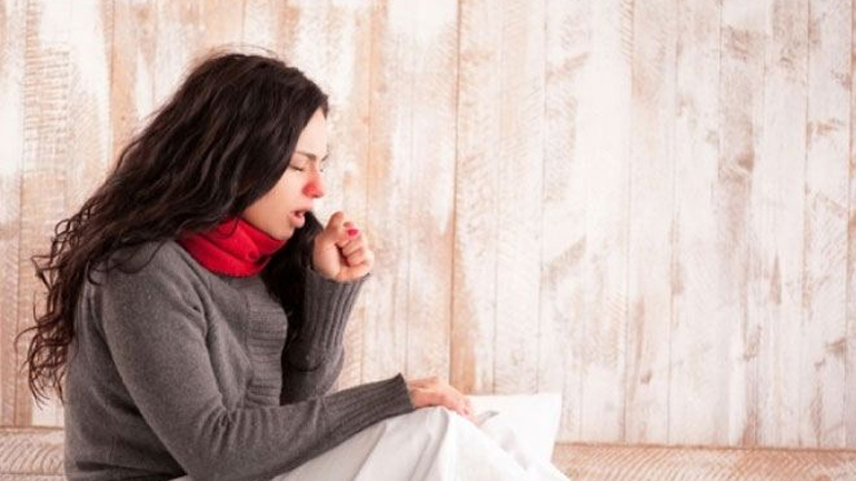 Πνευμονία: Tι την προκαλεί, πώς μεταδίδεται και ποιοι κινδυνεύουν περισσότερο