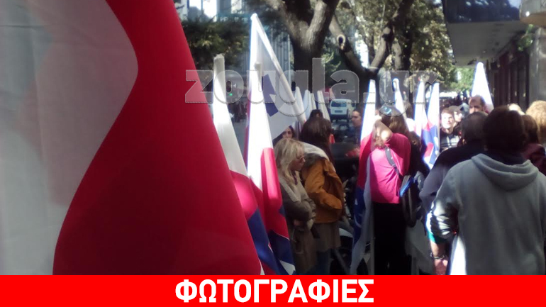 Θεσσαλονίκη: Συμβολική κατάληψη του ΕΒΕΘ από μέλη του ΠΑΜΕ