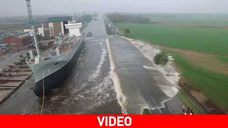 Εντυπωσιακό βίντεο: Καθέλκυση πλοίου στην Ολλανδία