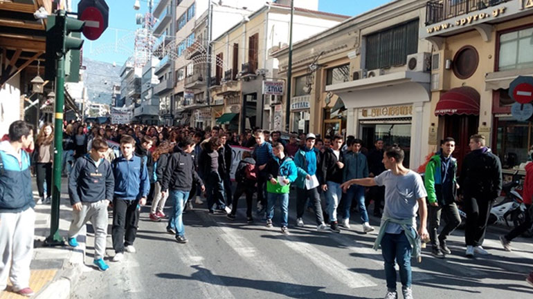 Βόλος: Μαθητική πορεία στο κέντρο