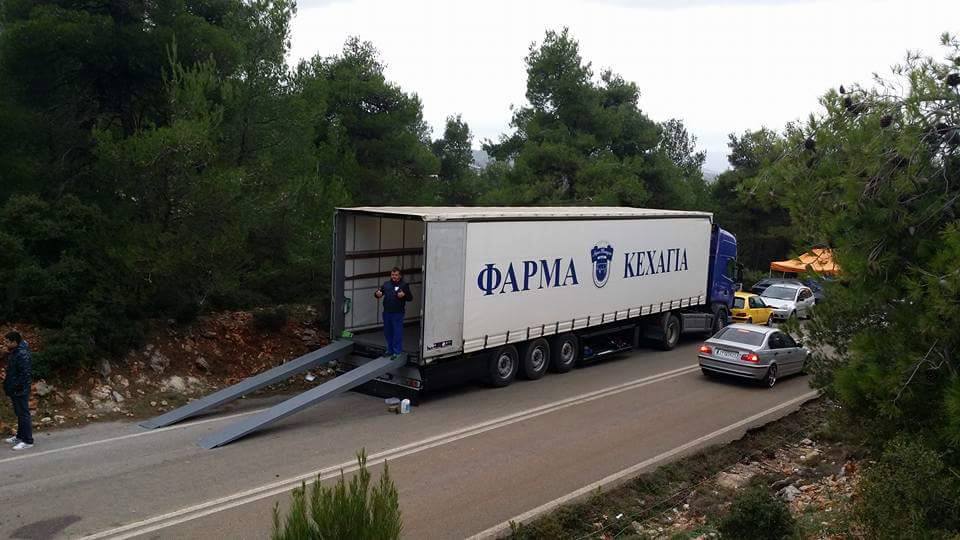 H τεραστίων διαστάσεων νταλίκα της αγωνιστικής ομάδας η οποία στηρίζεται από την 'Φάρμα Κεχαγιά'