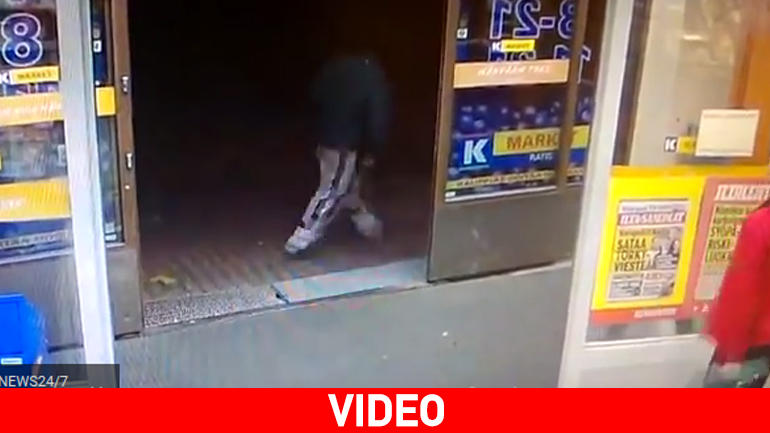 Γυναίκα ταμίας αφοπλίζει «μακρυχέρη» σούπερ μάρκετ