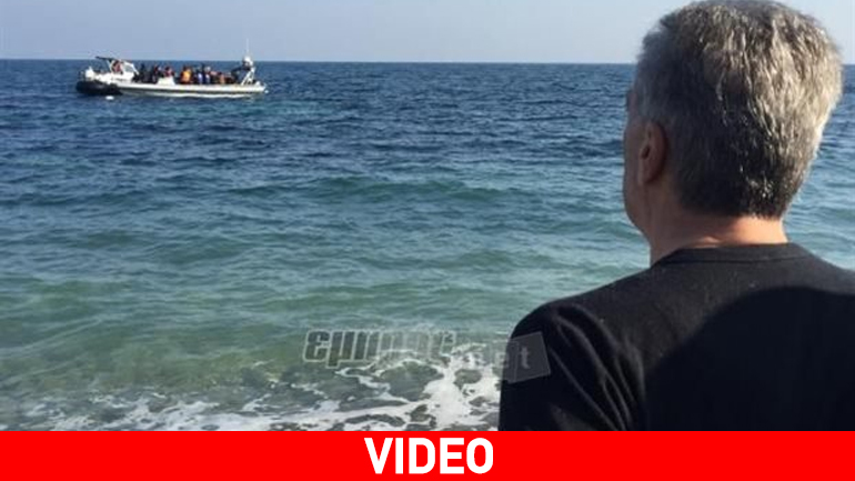 Ο δήμαρχος Λέσβου έπεσε στη θάλασσα για να σώσει δύο πρόσφυγες