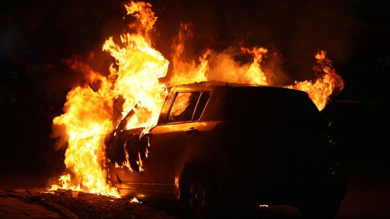 Παρανάλωμα του πυρός δυο αυτοκίνητα σε Χανιά και Ηράκλειο