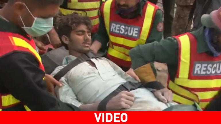 Πακιστάν: Μετά από 17 ώρες στα συντρίμμια βγήκε ζωντανός