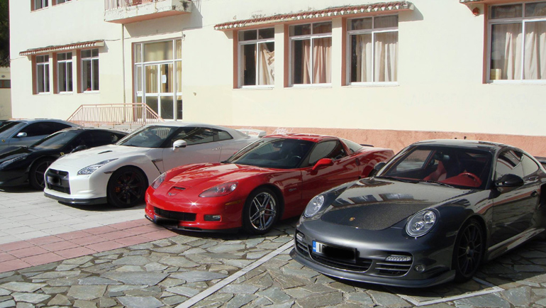 Porsche, Corvette, Nissan GT-R και στο... βάθος Ferrari