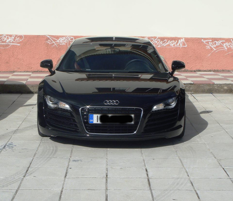 Audi R8... Τούμπανο...