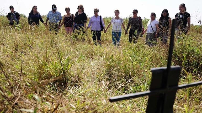 Μεξικό: Τουλάχιστον 100 σοροί πετάχτηκαν από την αστυνομία σε μαζικό τάφο